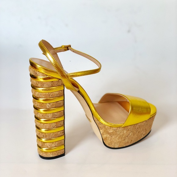 ❌SOLD❌Authentic Gucci metallic Platform Sandals - Picture 2 of 6